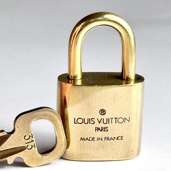 Louis Vuitton Gold Padlock & Key Set  LV Brass Lock 313 - Picture 3 of 4